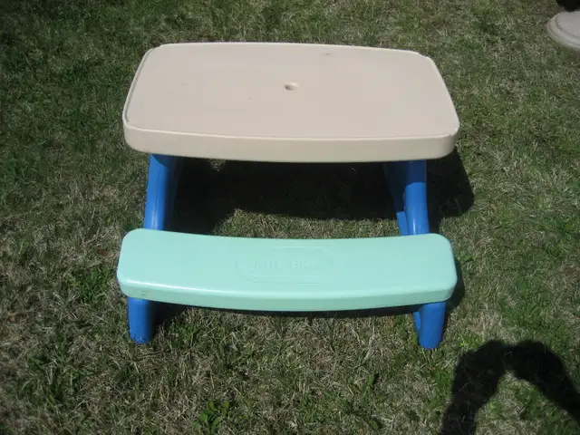 Little Tykes outdoor plastic picnic table