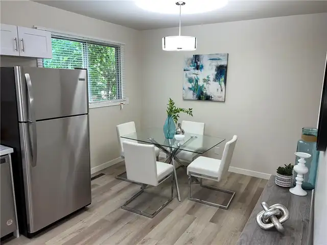 3 Bedroom Townhouse - Windsor Park - $1995 - Photo 2