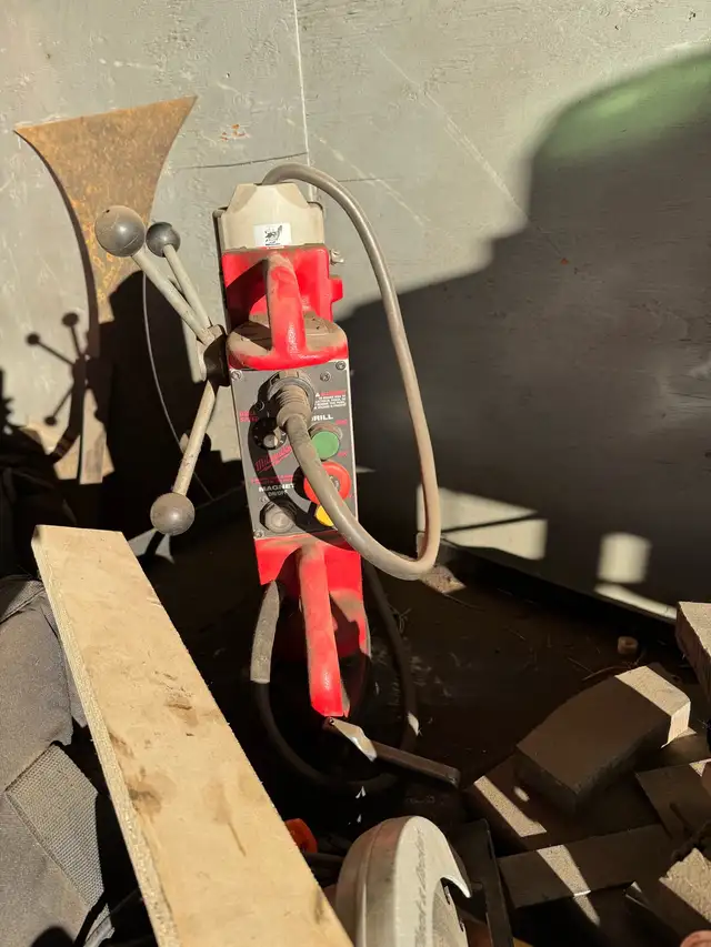 Milwaukee 1 1/4" Mag Drill