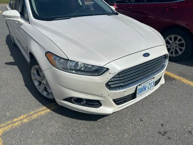 2013 Ford Fusion Saftied - Photo 2