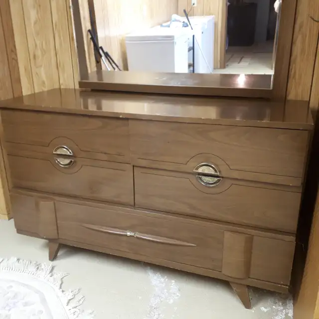 Vintage Dresser For Sale - Photo 2
