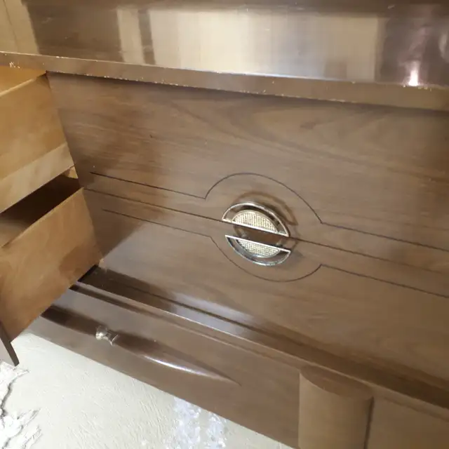 Vintage Dresser For Sale - Photo 5