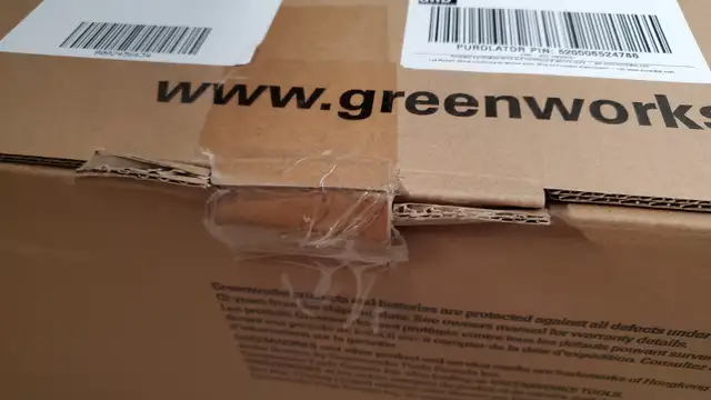 Greenworks 40V 14' chainsaw and blower combo, Brand New, Sealed - Photo 3