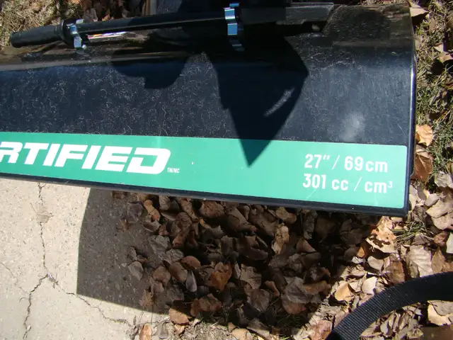 27 inch 301 cc Snowblower - Photo 2
