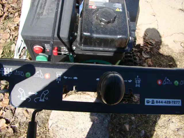 27 inch 301 cc Snowblower - Photo 3