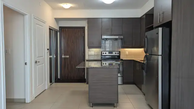 Spacious one bedroom condo for rent in Markham prime location