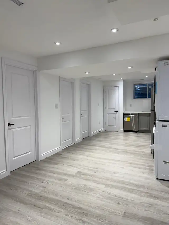 Brand New Legal Luxury Basement Apartment for Rent - Photo 4