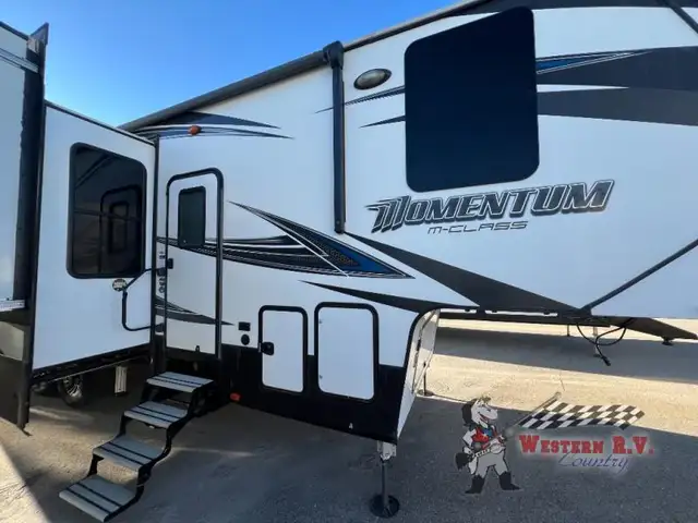 2017 Grand Design Momentum M-Class 328M - Photo 3