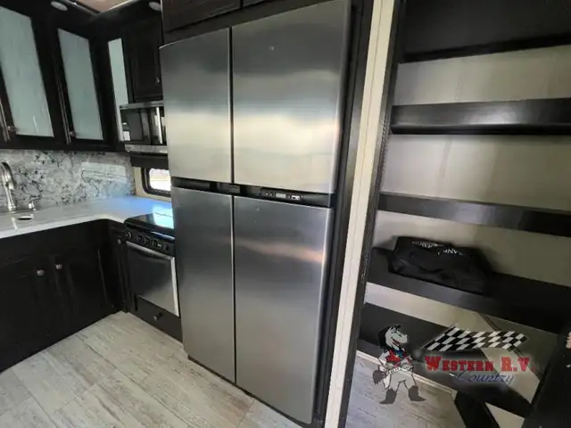 2017 Grand Design Momentum M-Class 328M - Photo 10