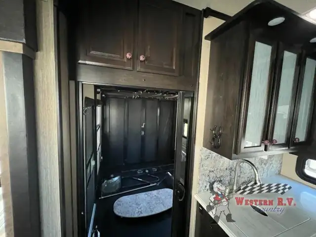 2017 Grand Design Momentum M-Class 328M - Photo 13