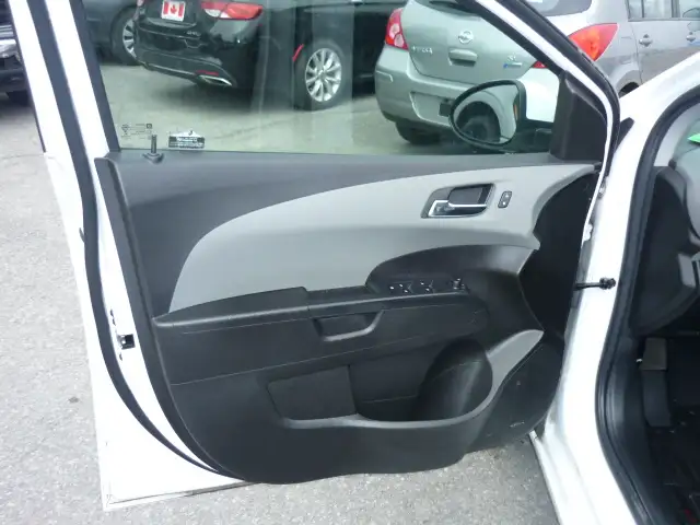 2015 Chevrolet Sonic LT - Photo 8