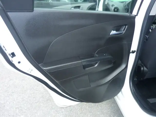 2015 Chevrolet Sonic LT - Photo 10