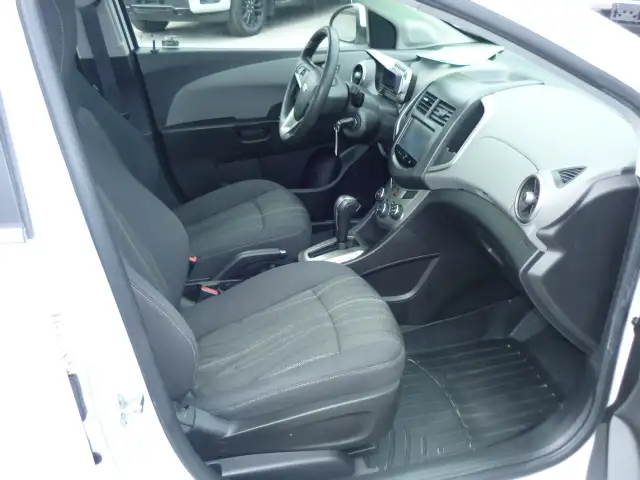 2015 Chevrolet Sonic LT - Photo 11