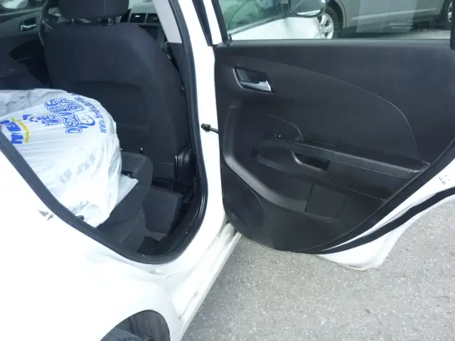 2015 Chevrolet Sonic LT - Photo 15