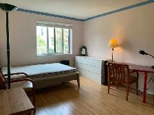 Ensuite Room near Seneca College