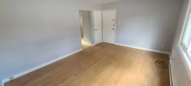 Main floor 2-Bedroom Apartment for Rent – July 1 - Photo 2