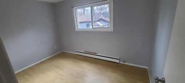 Main floor 2-Bedroom Apartment for Rent – July 1 - Photo 4