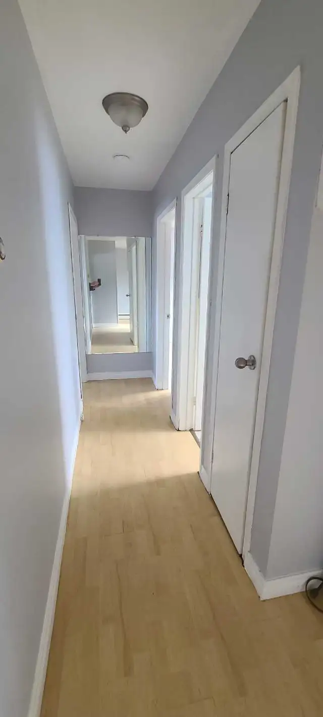 Main floor 2-Bedroom Apartment for Rent – July 1 - Photo 5