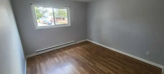 Main floor 2-Bedroom Apartment for Rent – July 1 - Photo 6