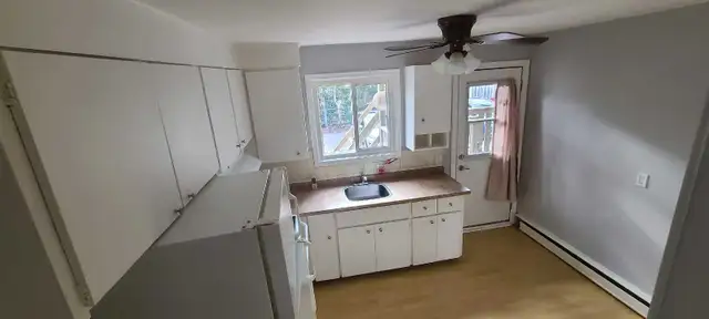 Main floor 2-Bedroom Apartment for Rent – July 1 - Photo 7