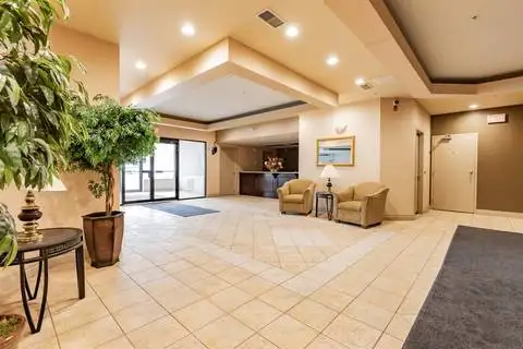 Available Now Furnished 1 Bd Downtown -U/G Parking, Internet