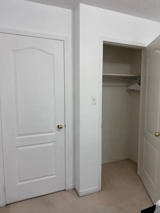 Mississauga-Room for Rent- Male - Photo 2