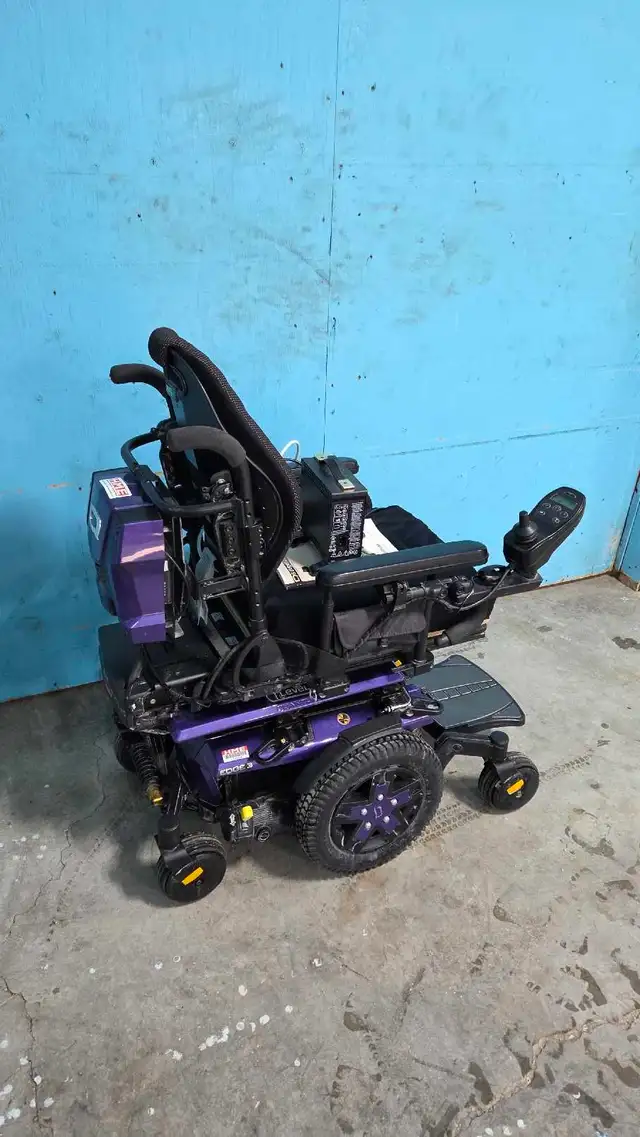 Quantum edge 3 electric wheelchair - Photo 2