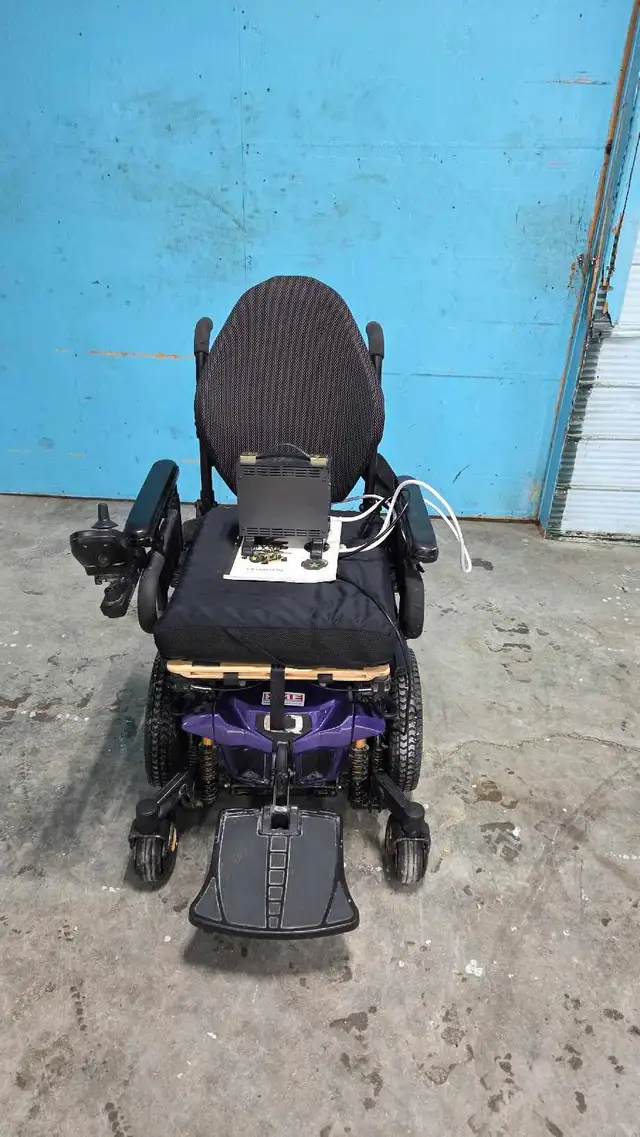 Quantum edge 3 electric wheelchair - Photo 3