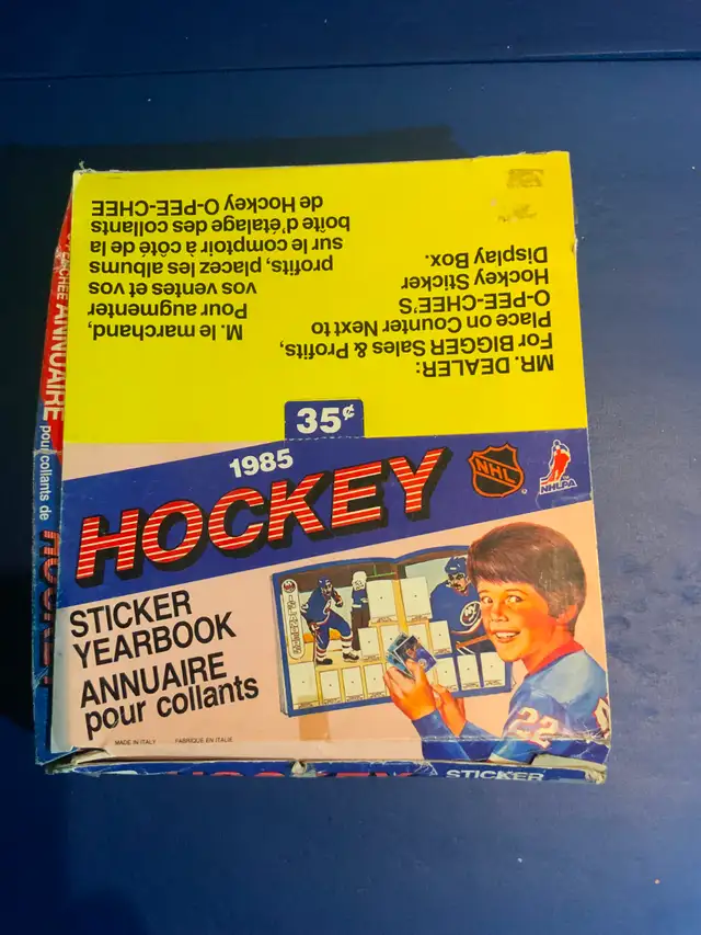 1985-86 O-PEE-CHEE hockey sticker albums with display box