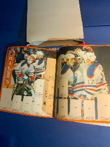 1985-86 O-PEE-CHEE hockey sticker albums with display box - Photo 6