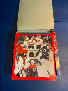 1985-86 O-PEE-CHEE hockey sticker albums with display box - Photo 7