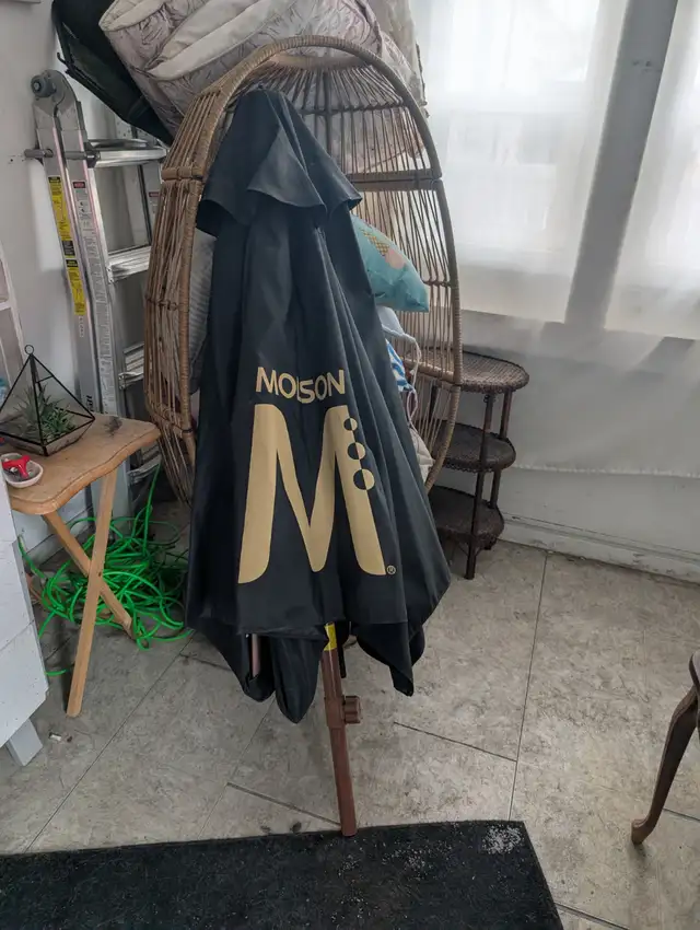 Table with umbrella