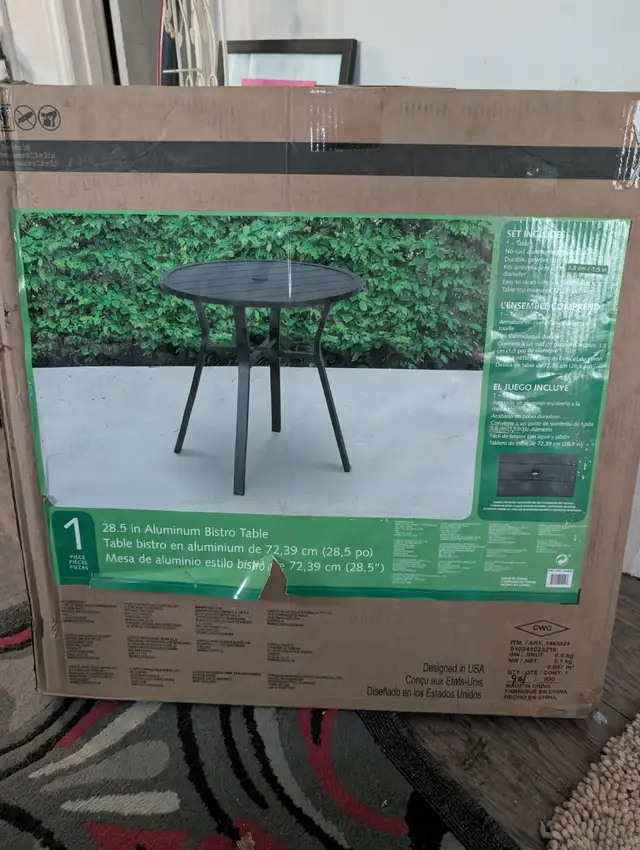 Table with umbrella - Photo 2