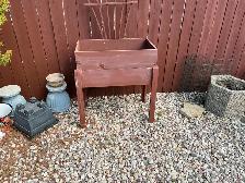 RAISED PLANTER