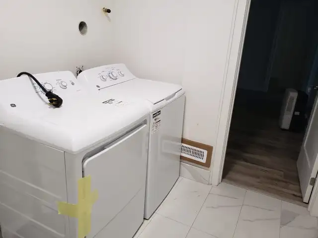 Spacious 1 bed 1 bath Private Suite in New Modern Home - Photo 3