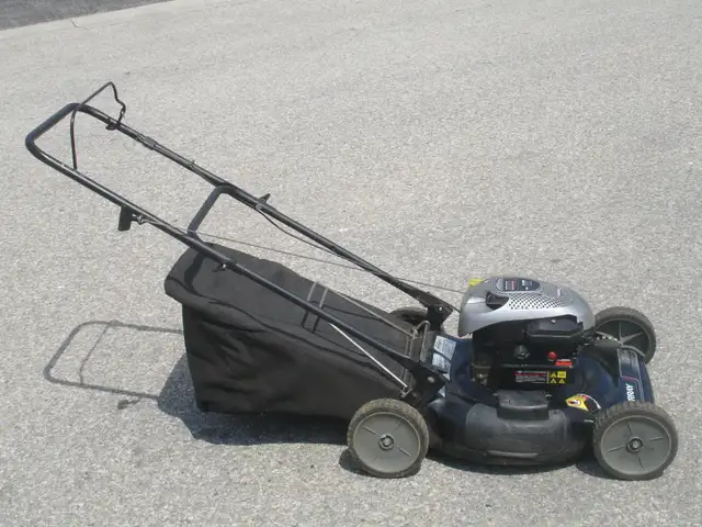 UP FOR SALE TODAY 3 IN 1 22' MURRAY 550 SERIES   BAG LAWNMOWER! - Photo 3