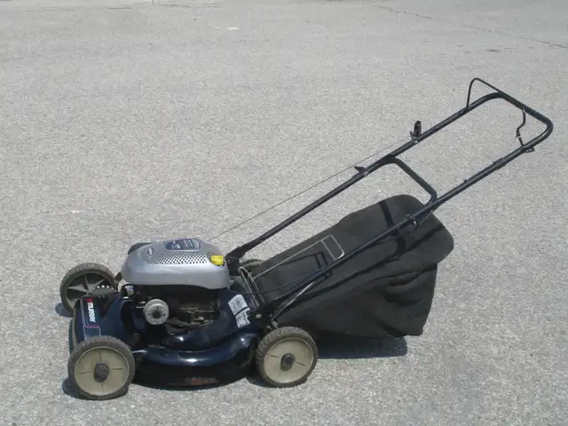 UP FOR SALE TODAY 3 IN 1 22' MURRAY 550 SERIES   BAG LAWNMOWER! - Photo 4