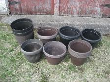 Round outdoor planters / plant pots