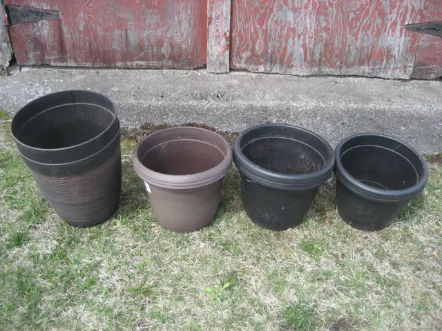 Round outdoor planters / plant pots - Photo 2