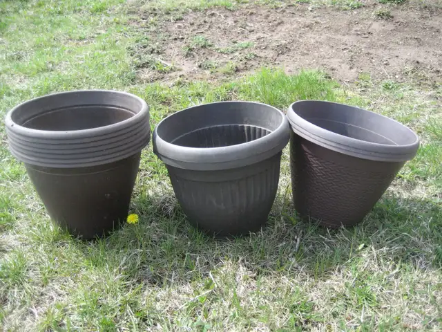 Round outdoor planters / plant pots - Photo 3