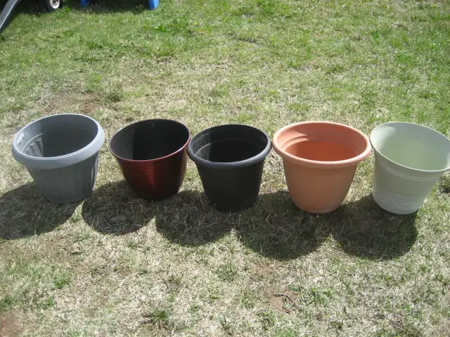 Round outdoor planters / plant pots - Photo 4