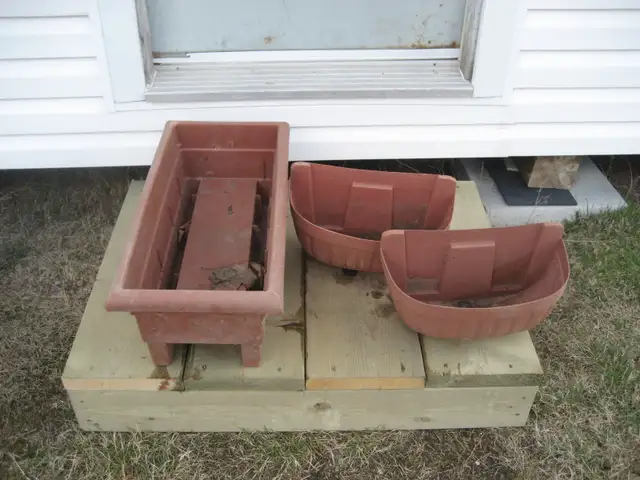 Plastic deck planters