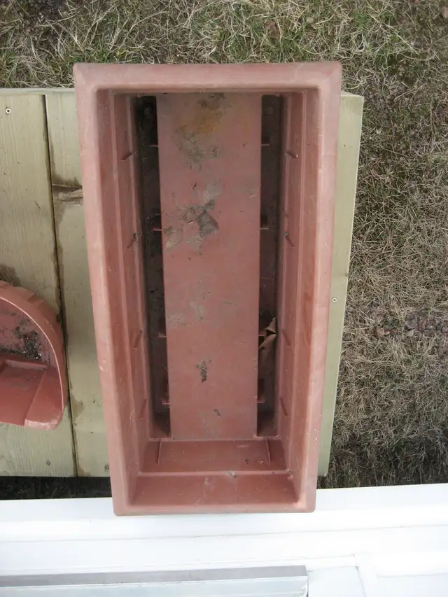 Plastic deck planters - Photo 2