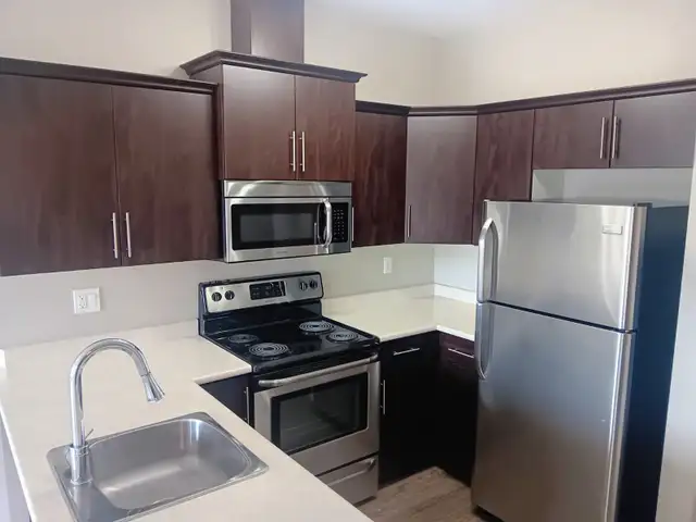 $1395/One Bedroom/One Bathroom Plus Den - May 15th Move-in!