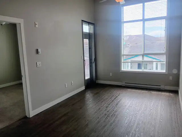 $1395/One Bedroom/One Bathroom Plus Den - May 15th Move-in! - Photo 3