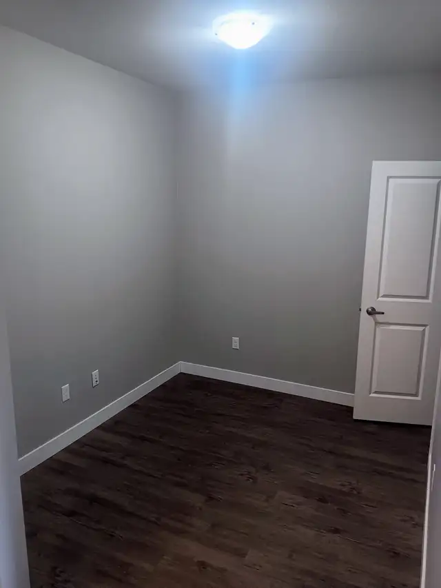 $1395/One Bedroom/One Bathroom Plus Den - May 15th Move-in! - Photo 8