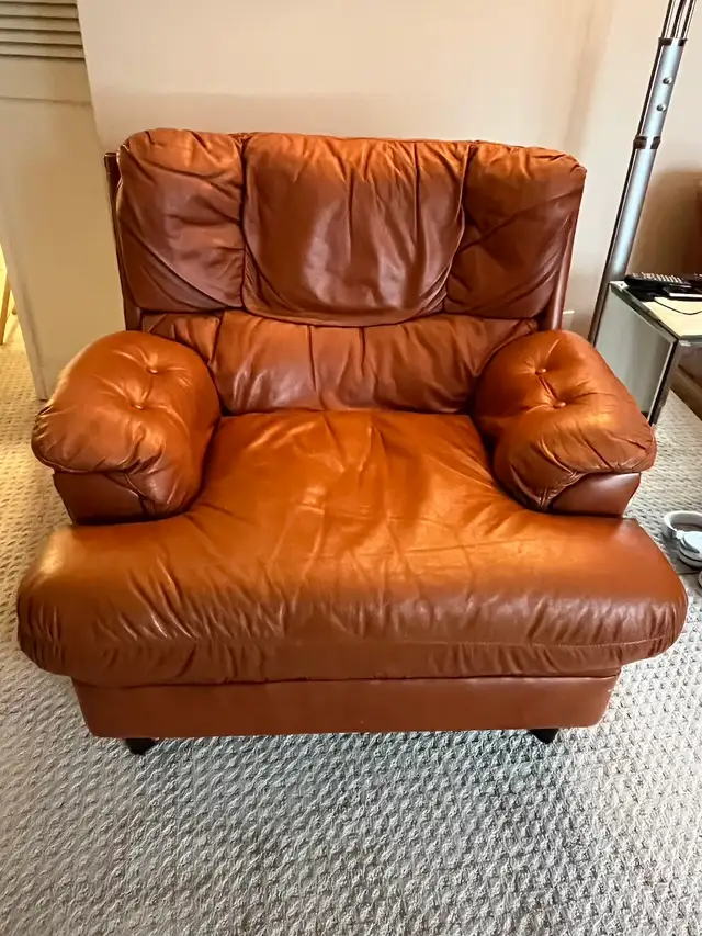 Leather sofa and chairs set - Photo 2