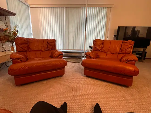 Leather sofa and chairs set - Photo 3