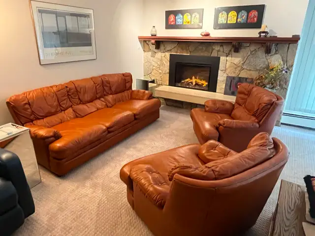 Leather sofa and chairs set - Photo 4