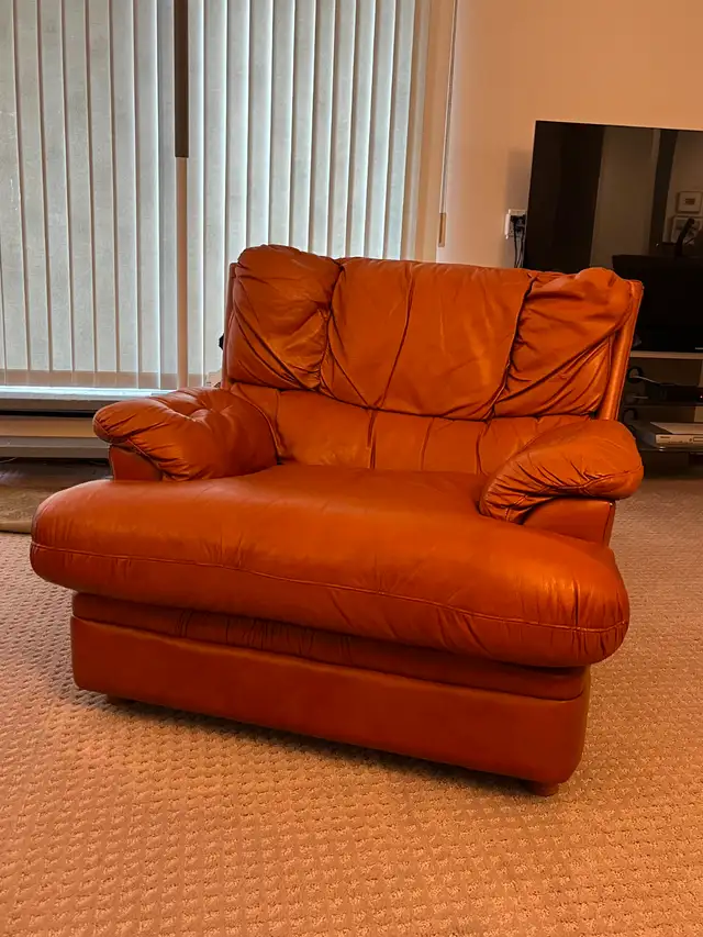 Leather sofa and chairs set - Photo 5
